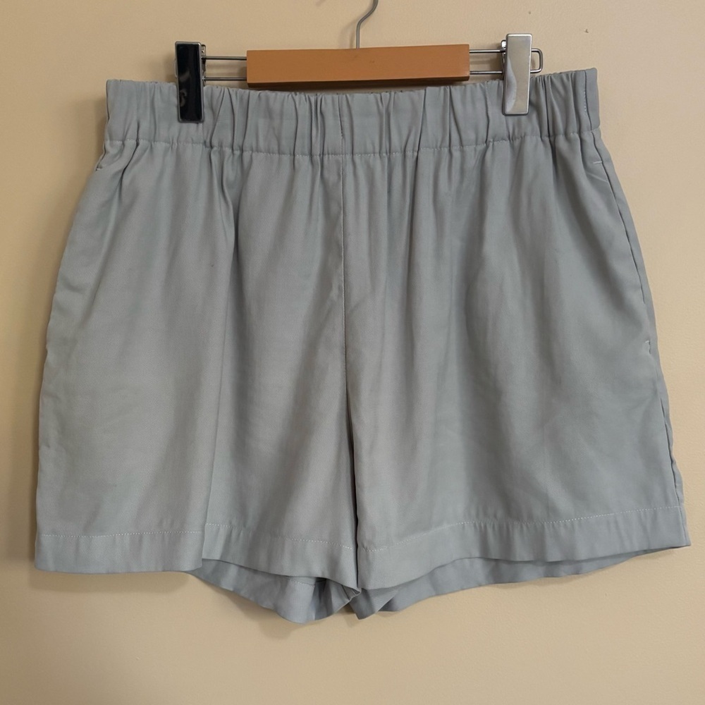 Dynamite| Cute High Waist Light Grey/Taupe Wide Leg Pull-On Pocketed Shorts Sz L